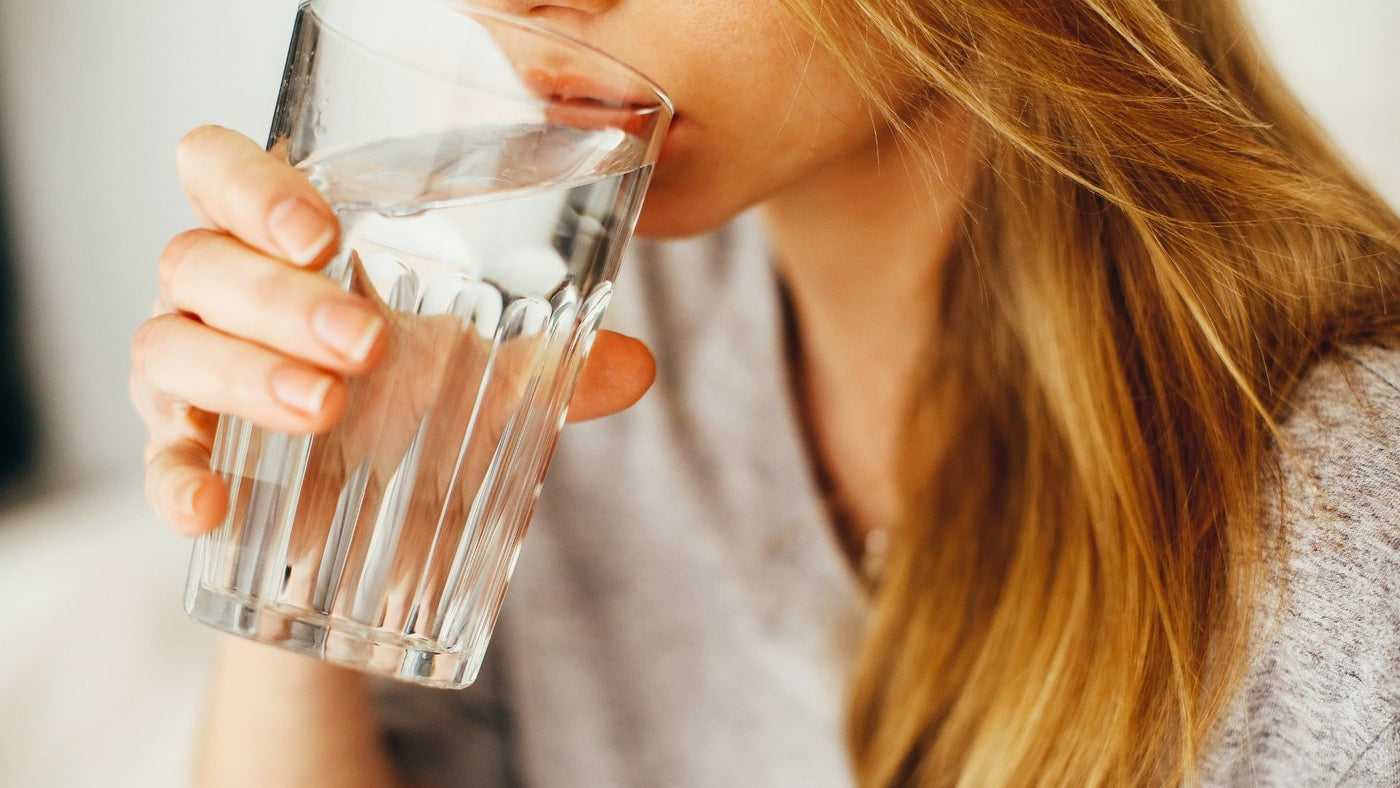 Wasser trinken beim Sport – 5 Fakten, warum es so wichtig ist